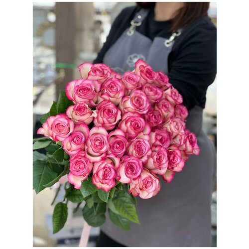 Букет из 29 розовых роз "Карусель" 50см под ленту