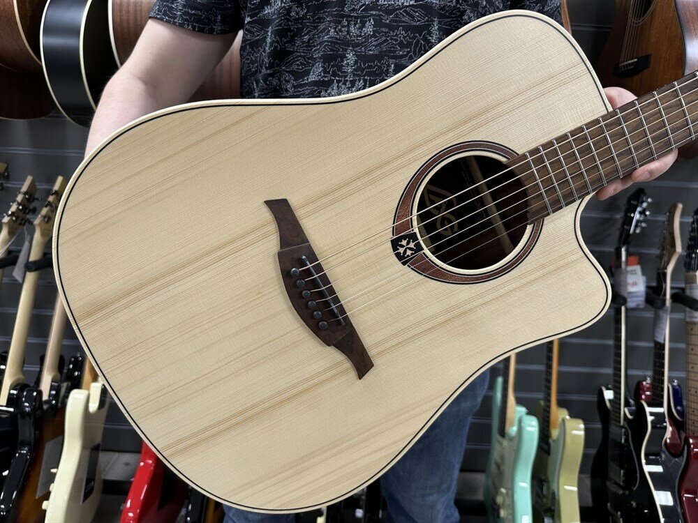 LAG T-70D C NAT акустическая гитара с вырезом Дредноут, цвет натуральный