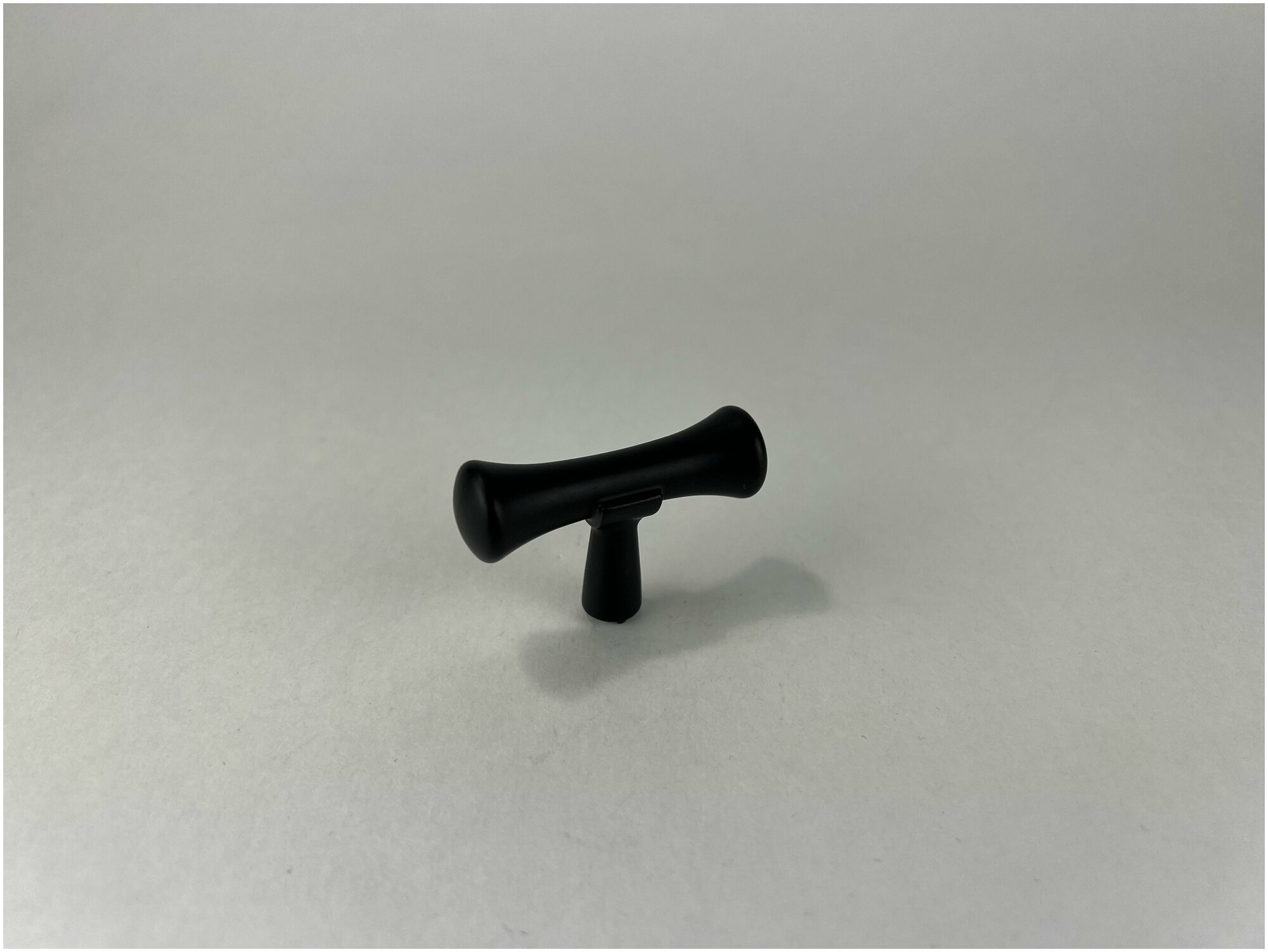 Ручка мебельная кнопка Тоскана 30мм ROBERTO MARELLA Черный матовый - фотография № 1