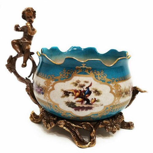 Конфетница с бронзовым путти. Фарфор и бронза. Декор Замок Фазанов. Ручная работа. Длина 26 см