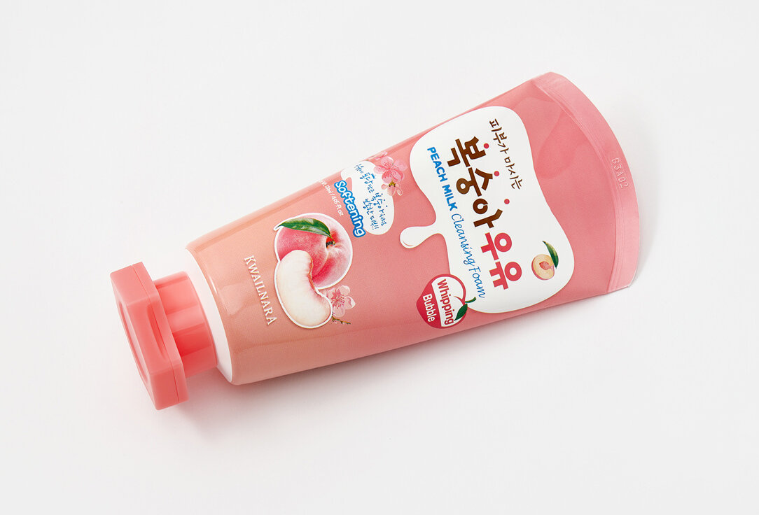 Очищающая пенка для лица Welcos, Kwailnara peach milk cleansing foam 120мл