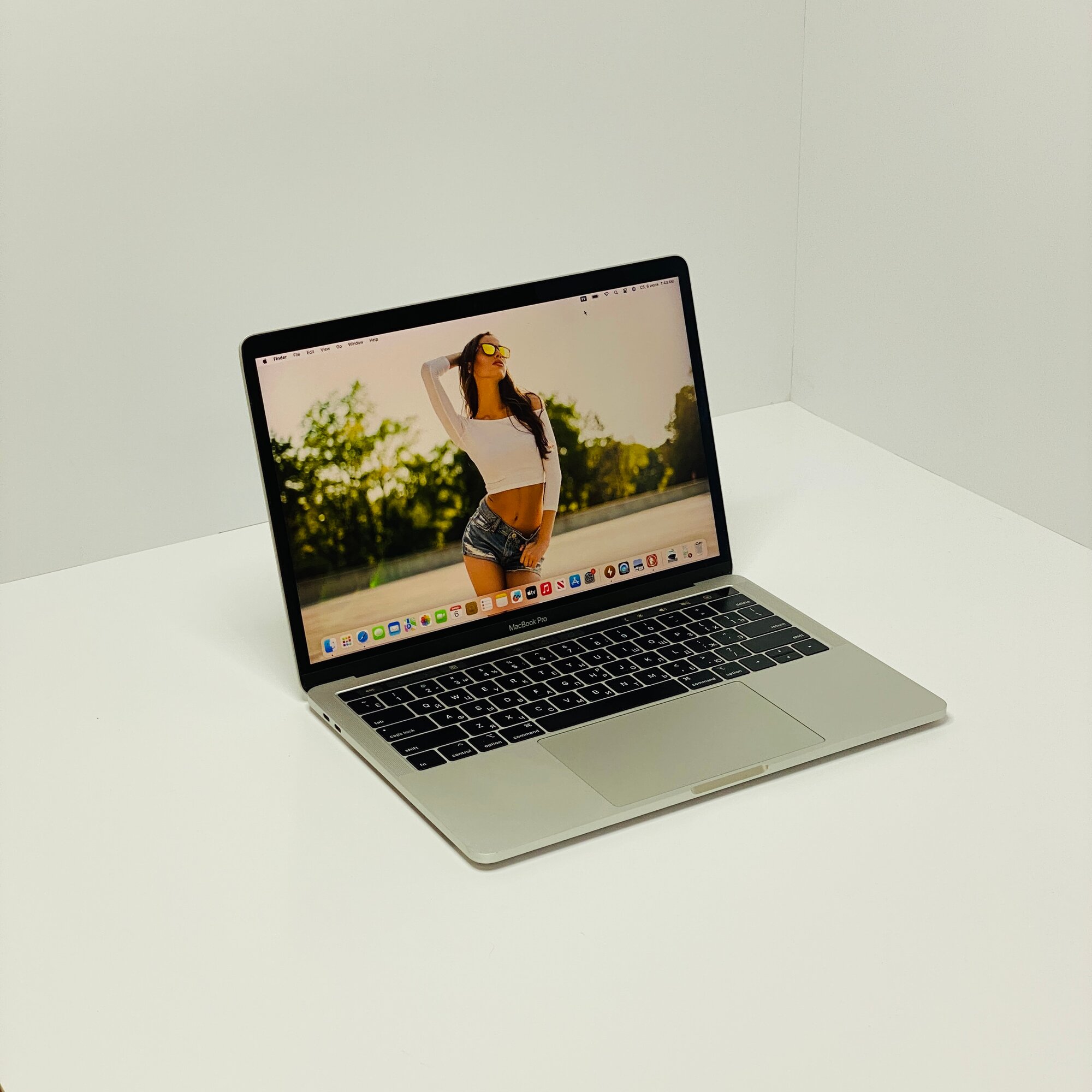 Apple MacBook Pro 13インチ 256GB 2018 Apple MacBook Pro 2018 13' 256 gb TouchBar — купить по низкой цене
