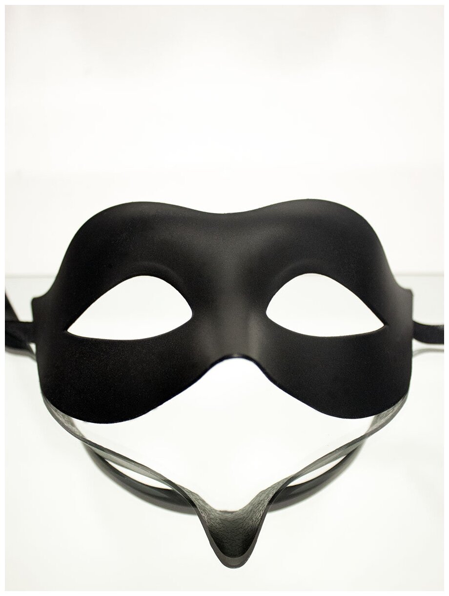 Карнавальная венецианская маска чёрная матовая