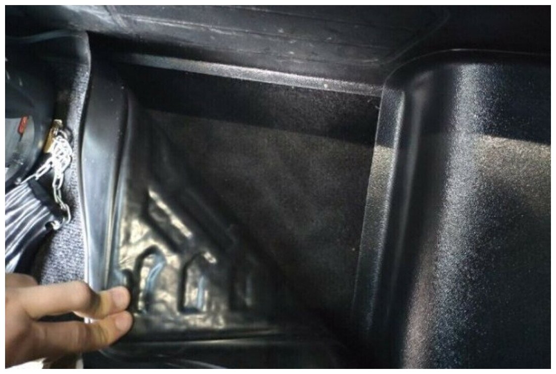 Накладка на ковролин заднего тоннеля Лада Веста (все семейство) АБС пластик - Tolplastik АРТ 5500902