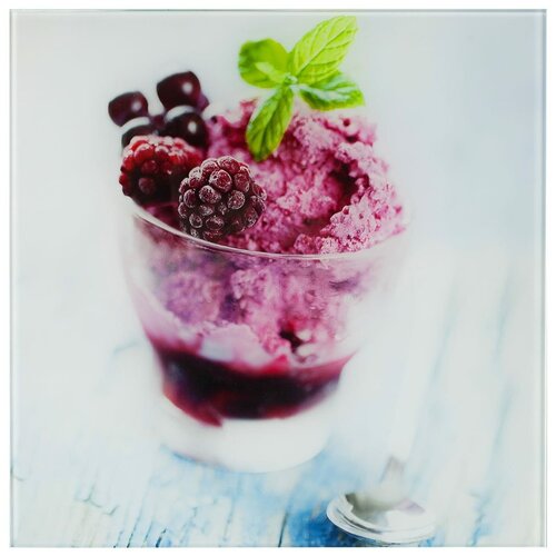 Картина на стекле 30х30 см Ягодный десерт 2448₽