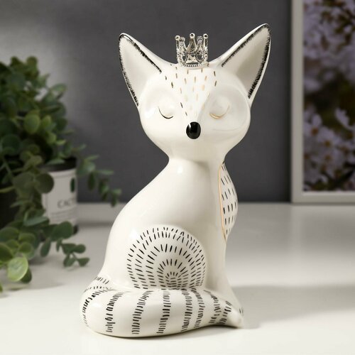 Сувенир керамика Лисёнок в короне бело-чёрный с золотом 192х92х133 см 4847520 2499₽