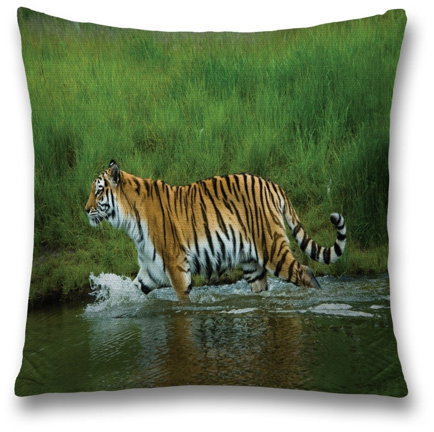 Наволочка декоративная на молнии, чехол на подушку JoyArty "Тигр на реке" 45х45 см