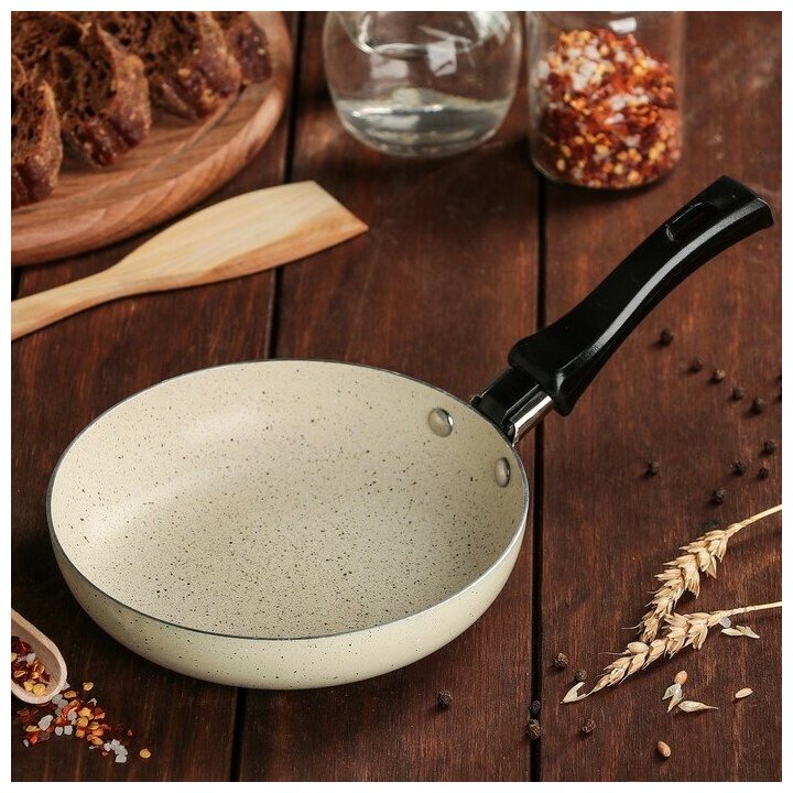 фото Сковорода "Стоун", d=15.5 см, пластиковая ручка, антипригарное покрытие, цвет бежевый