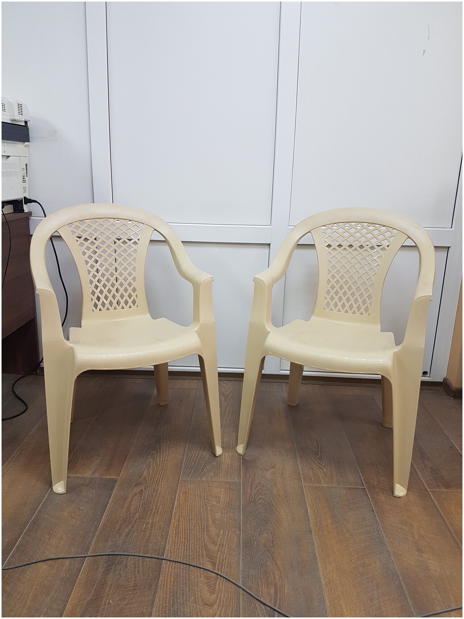 Садовые пластиковые кресла стулья для дачи Фабио, Бежевый, 2 шт - фотография № 1