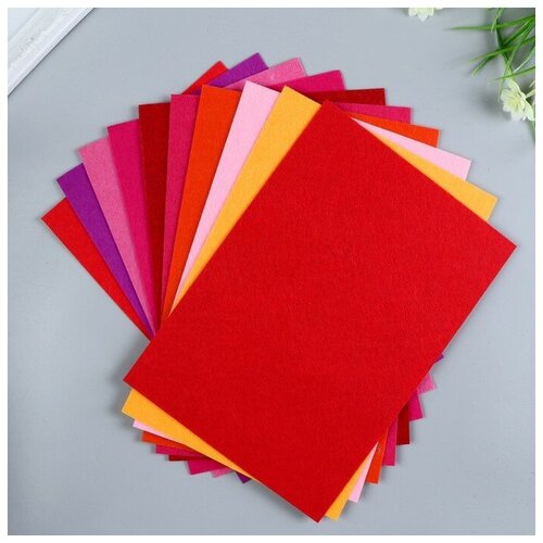 Набор фетра жесткий 1 мм 20х30 см 10 листов цв красный ассорти 710₽