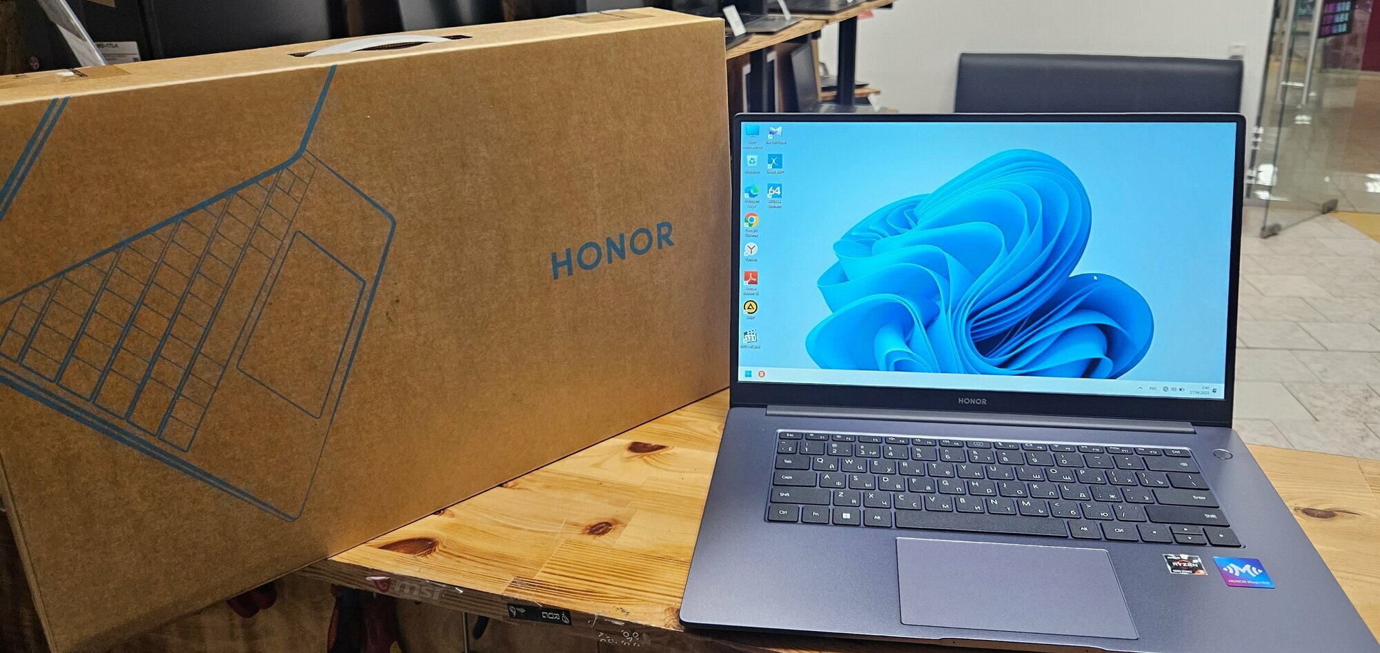 15.6" Ноутбук HONOR MagicBook 15 2021BMH-WDQ9HN 1920x1080, AMD Ryzen 5 5500U 2.1 ГГц, RAM 8 ГБ, DDR4, SSD 512 ГБ, AMD Radeon Graphics, Windows 10 Home, 5301AAKG, серебристый