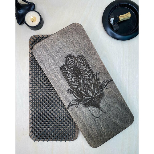 Доска садху для ног для стояния на гвоздях шаг 8мм с гравировкой Хамса цвет Венге с чехлом 5775₽