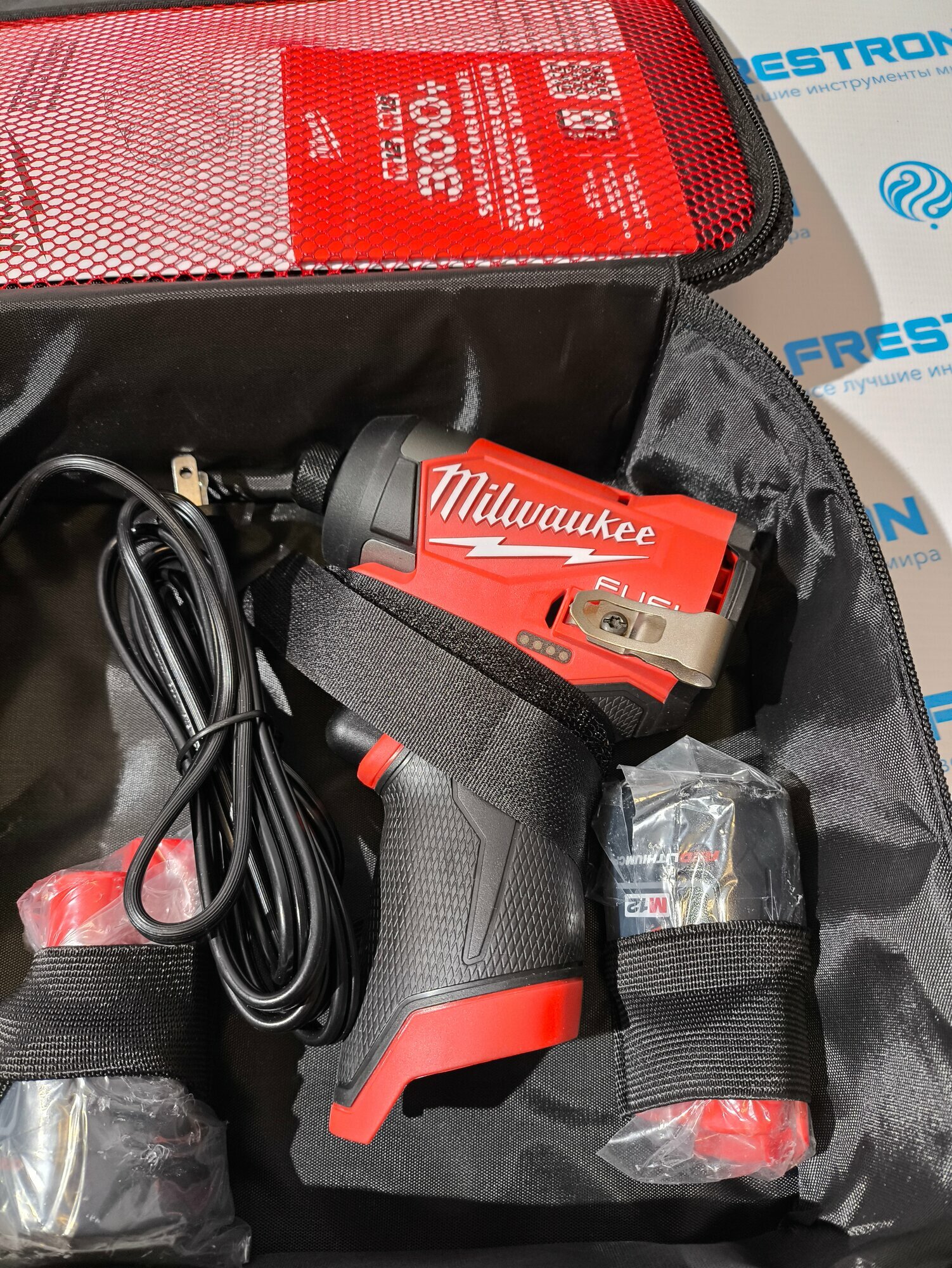Винтоверт импакт Milwaukee 3453-22 ,2акб-2а/ч+з/у, Сумка каркасная — фото 1