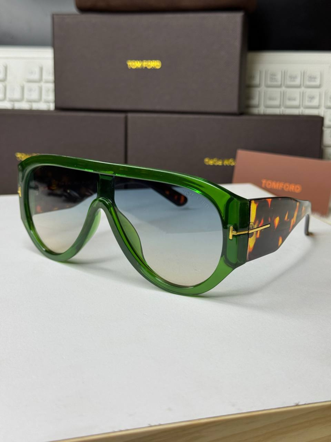 Солнцезащитные очки Tom Ford, зеленый, — фото 1