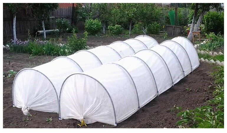 Парник (теплица) для сада и огорода из 9 пластиковых дуг с укрывным материалом (42 г/м²), 8х1x0.8 м в сборе - фотография № 3