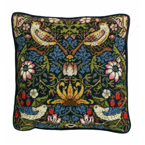 Набор для вышивания подушки Strawberry Thief William Morris (Клубника) 35,5 x 35,5 см Bothy Threads TAC3