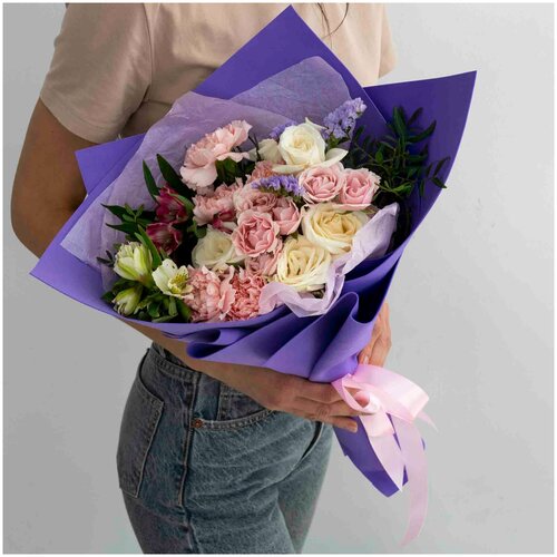 Цветы живые букет из гвоздик, роз и альстромерий "Прованс" размер S, Лэтуаль Flowers