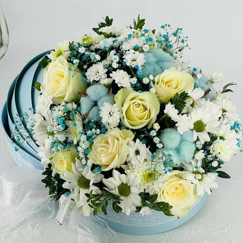 Букет цветов в люльке на выписку из роддома, цветы на рождение мальчика и девочки