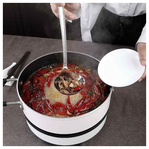 Сравнение половников Huohou HU0054 и пластикового аналога при контакте с томатным супом