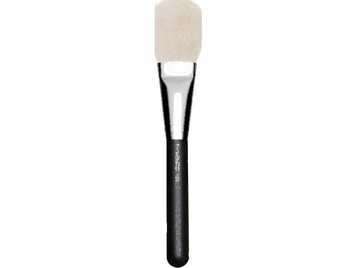 фото Кисть косметическая MAC #135S Large Flat Powder Brush