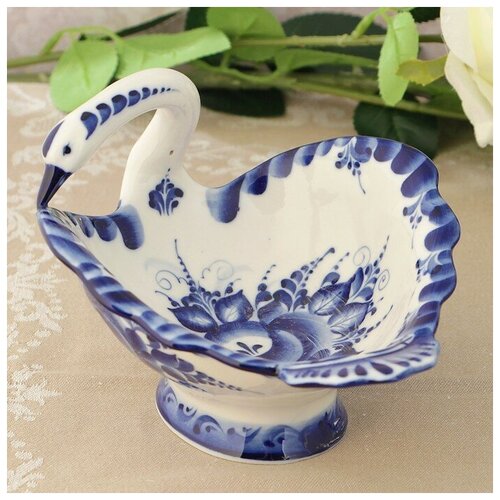 Конфетница «Лебедь», 18х15х12 см, гжель