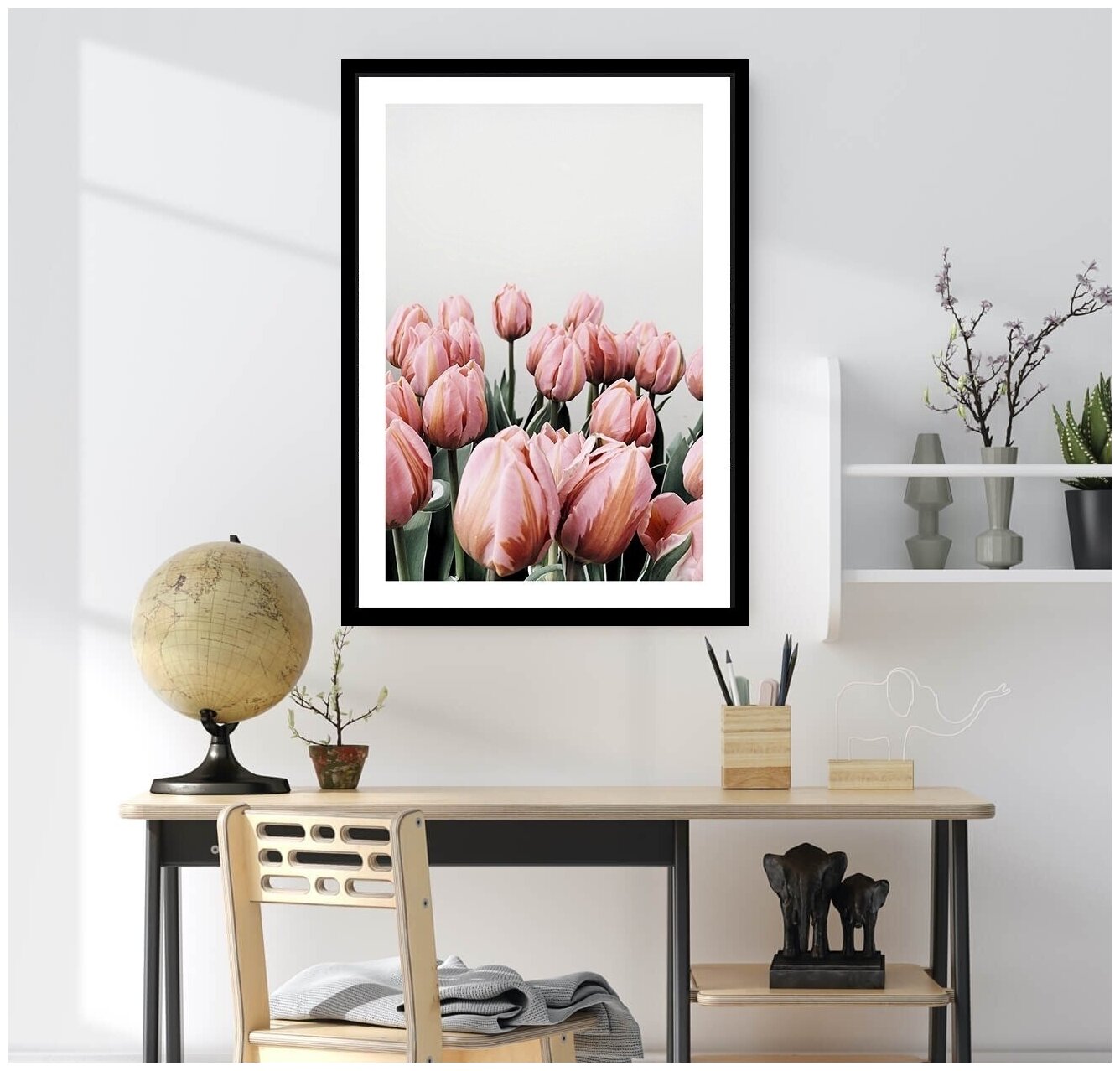 Постер В рамке "Розовые тюльпаны" 40 на 50 (черная рама) / Картина для интерьера / Плакат / Постер на стену / Интерьерные картины