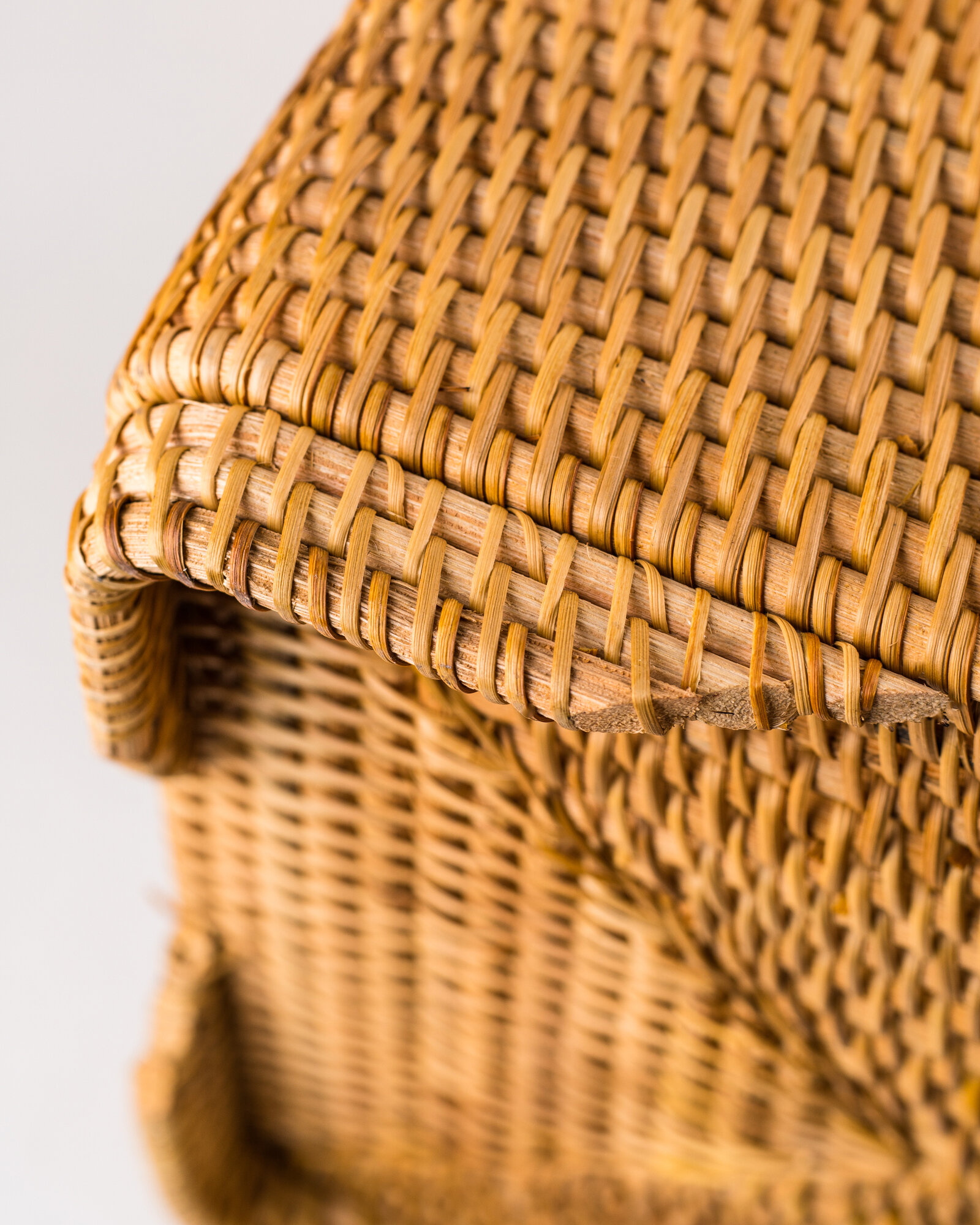 Сундук плетеный из натурального ротанга, 43х27х34 см - фотография № 6