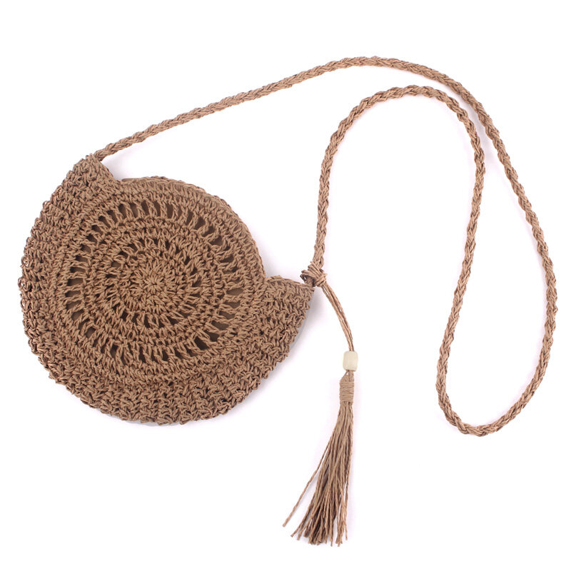 фото Плетеная женская бежевая сумка