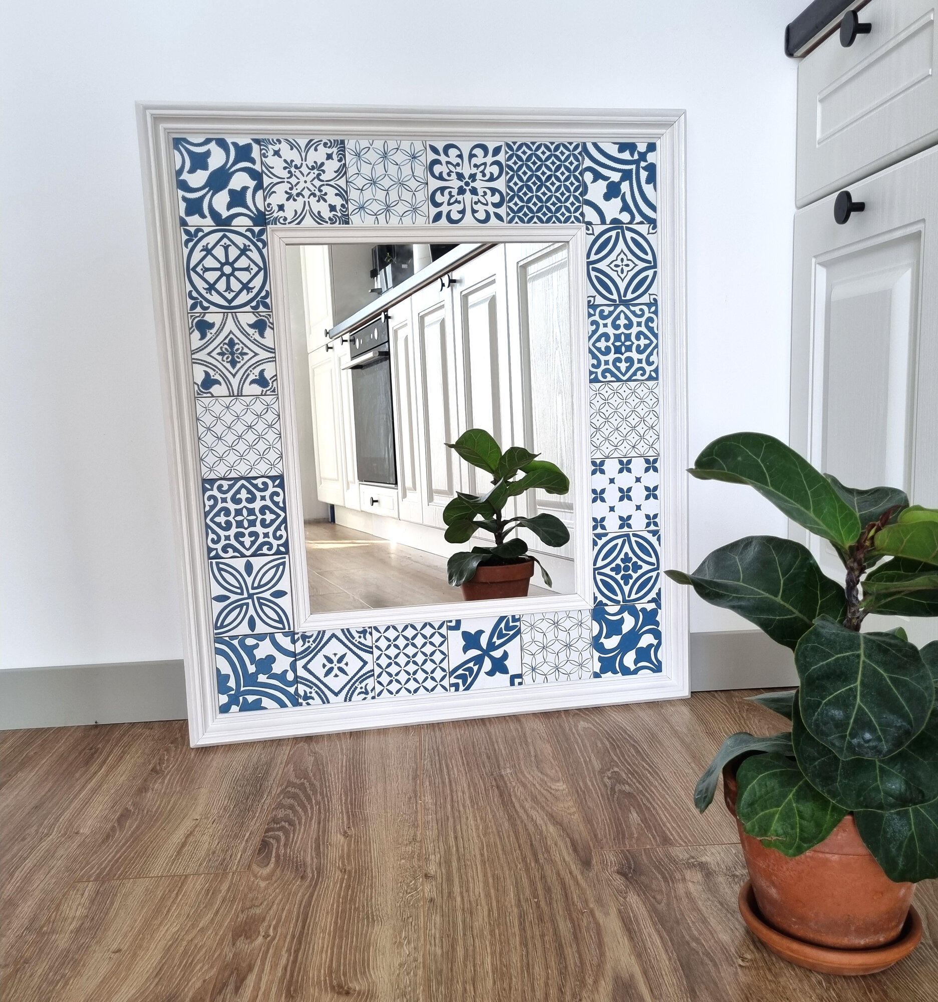 Зеркало настенное в раме из керамической плитки с ручной росписью для ванной, спальни, гостиной, коридора