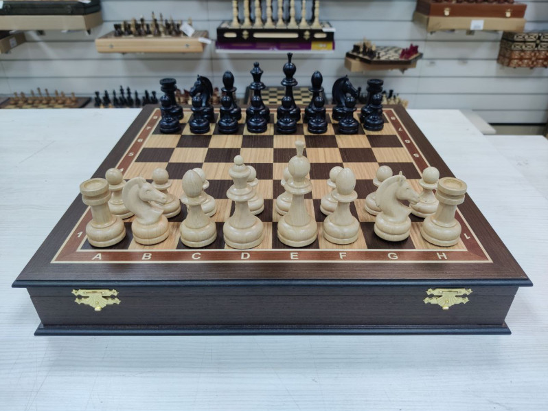 Шахматы подарочные в ларце Венге с утяжеленными фигурами премиум