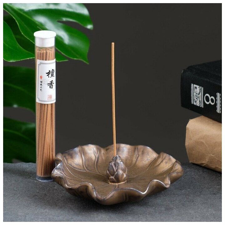 фото Подставка для ароматических благовоний Лист лотоса, керамика, цвет медный, 11х4 см + ароматические палочки Сандаловое дерево