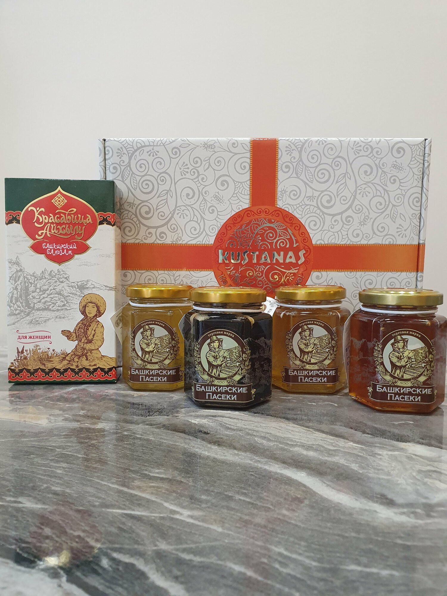 Подарочный, сувенирный набор с Башкирским медом и бальзамом "Куштанаш 1" женский "Башкирские пасеки+"