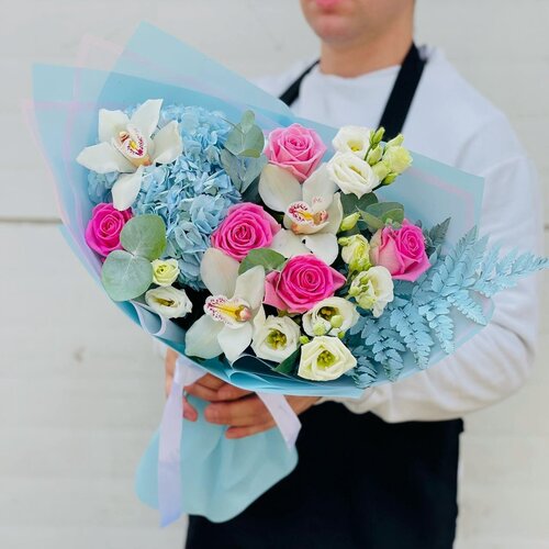 Изображение товара Букет Rybe-Flowers, гортензии, розы, эустомы, цимбидиум, папоротник, 40см, высота 40