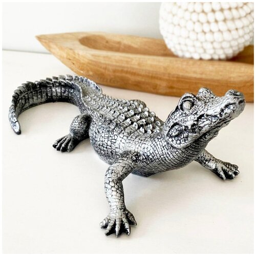 Статуэтка крокодил для декора спальни, гостиной, детской, кабинета (цвет Античное серебро)