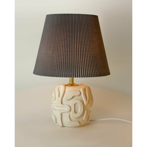 Настольный светильник с абажуром круглый, гофрированный абажур серый, керамическая лампа