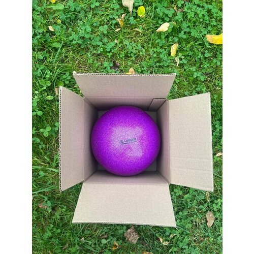 Мяч для художественной гимнастики Lugger 19 см фиолетовый с блестками накачанный.