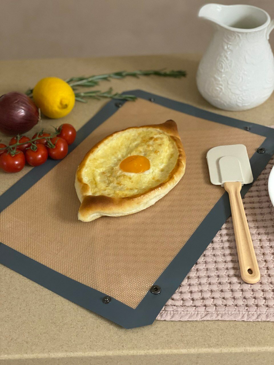 фото Многоразовый силиконовый коврик для выпечки и запекания в духовке с бортиками кнопками