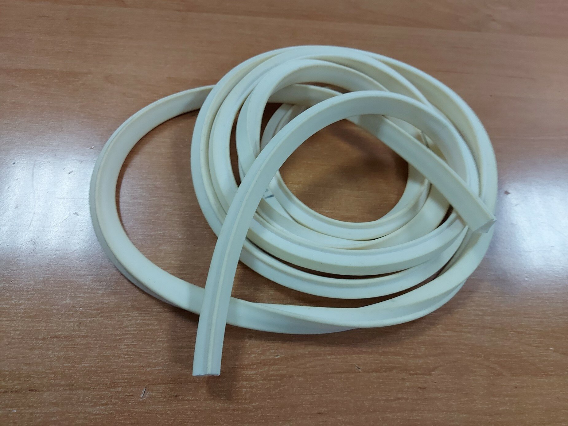 Резина неопреновая прижимной планки для запайщиков серии FS-H, FRT (1 метр)