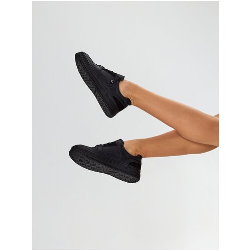 фото Кроссовки женские / corra