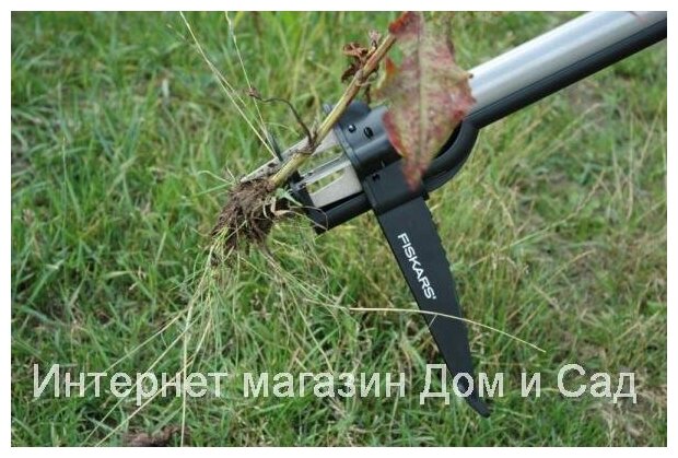 Грабли от сорняков автомат извлекатель корней травы Fiskars 139940 - фотография № 3