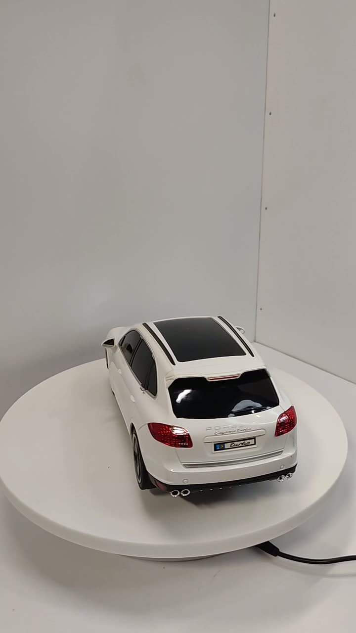 Машинка PORSCHE CAYENNE в масшабе 1:18 — фото 1