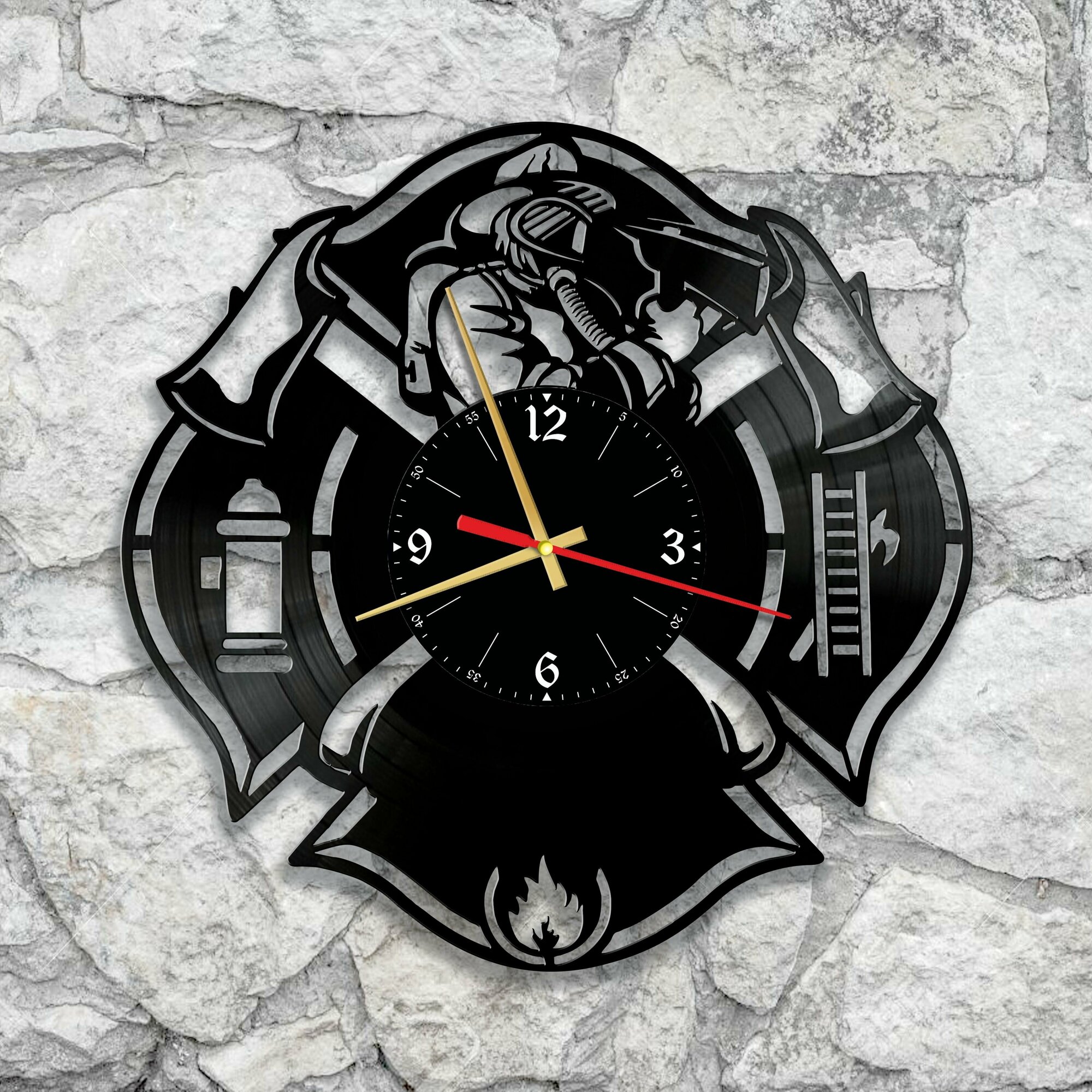 Настенные часы из виниловой пластинки с символикой пожарных