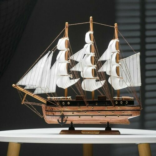 Корабль сувенирный средний Искатель 40 7 35см 6500₽