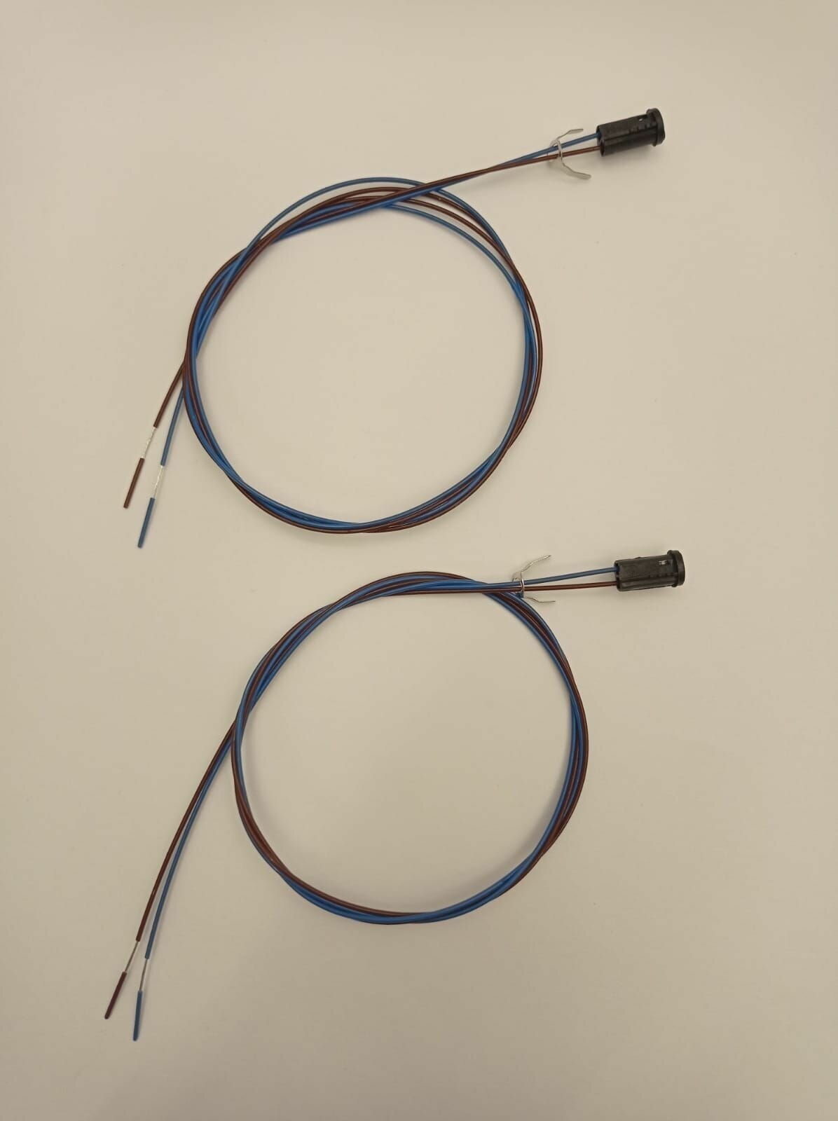 фото Электропатрон G4 0.7м 12В черный термопластик с крепежным кольцом 2шт