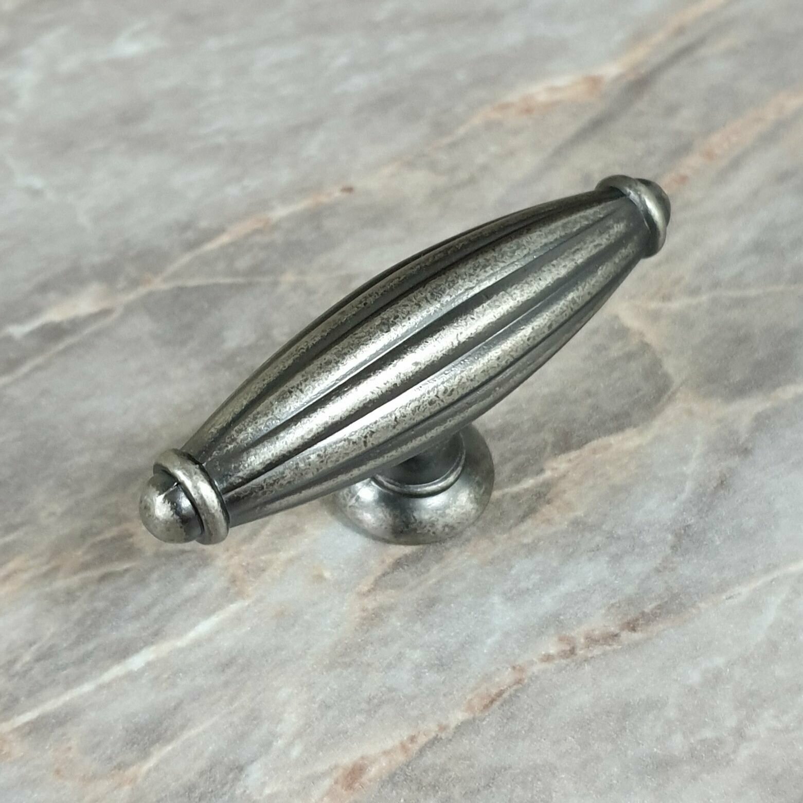 Ручка мебельная кнопка DEMURE, длина - 66 мм, цвет -BAZ - Чернёный старинный цинк, материал-цинк-алюминий, RC021BAZ - фотография № 14