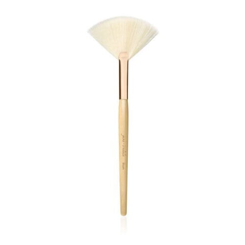 Jane Iredale, Кисть для нанесения макияжа White Fan Brush, для румян/скульптора/бронзера/хайлайтера posh кисть со скосом для румян и скульптора ворс нейлон lux 12