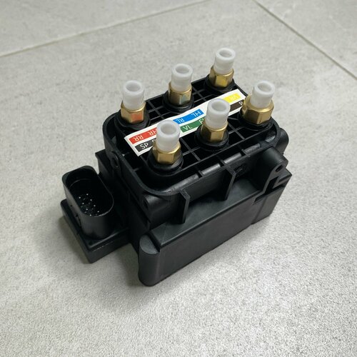 Блок клапанов пневмоподвески для автомобилей Mercedes W164 W166 W212 W216 W221 W251 8475₽