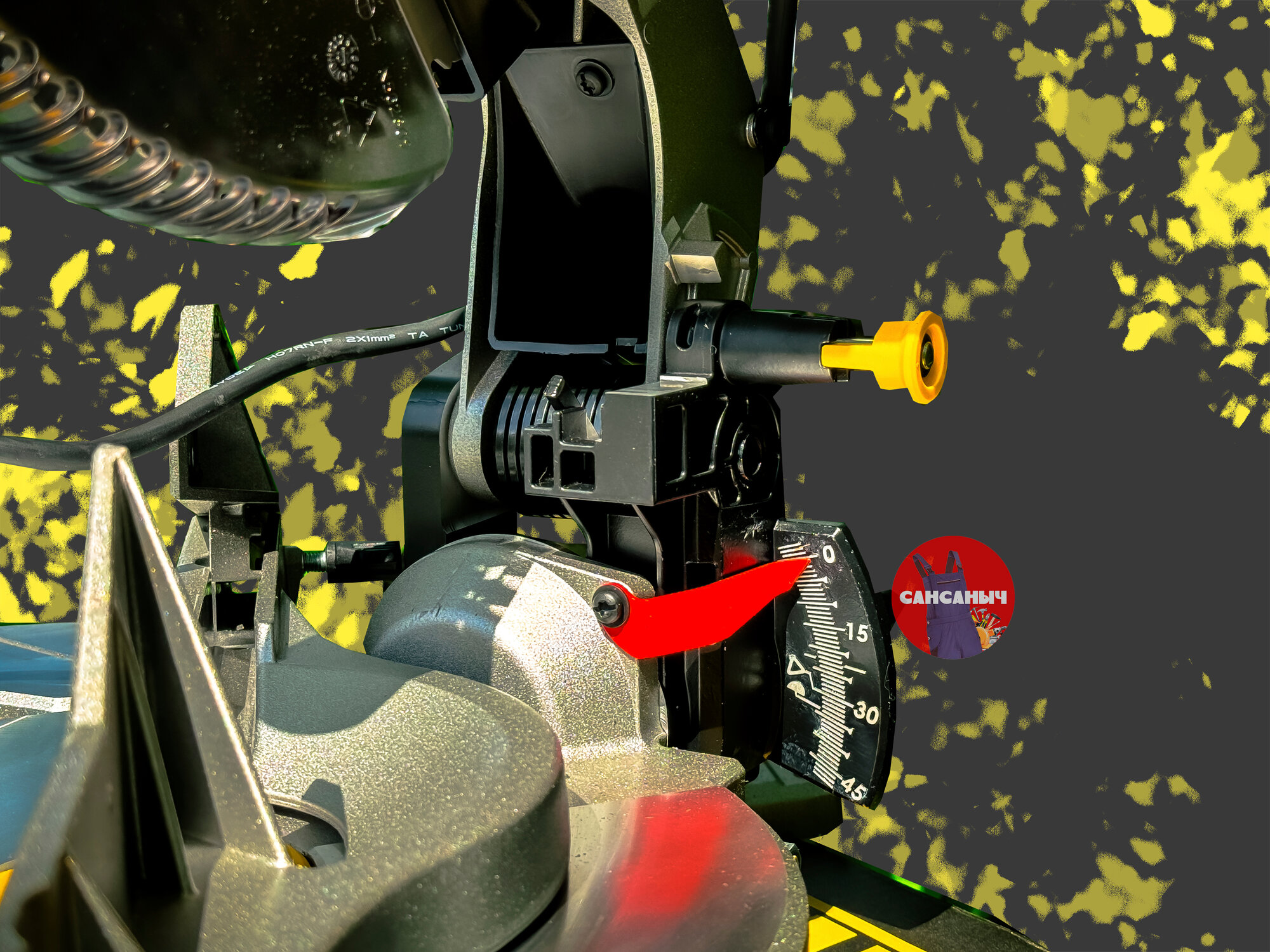 Изображение Торцовочная пила DeWALT DWS715-A9
