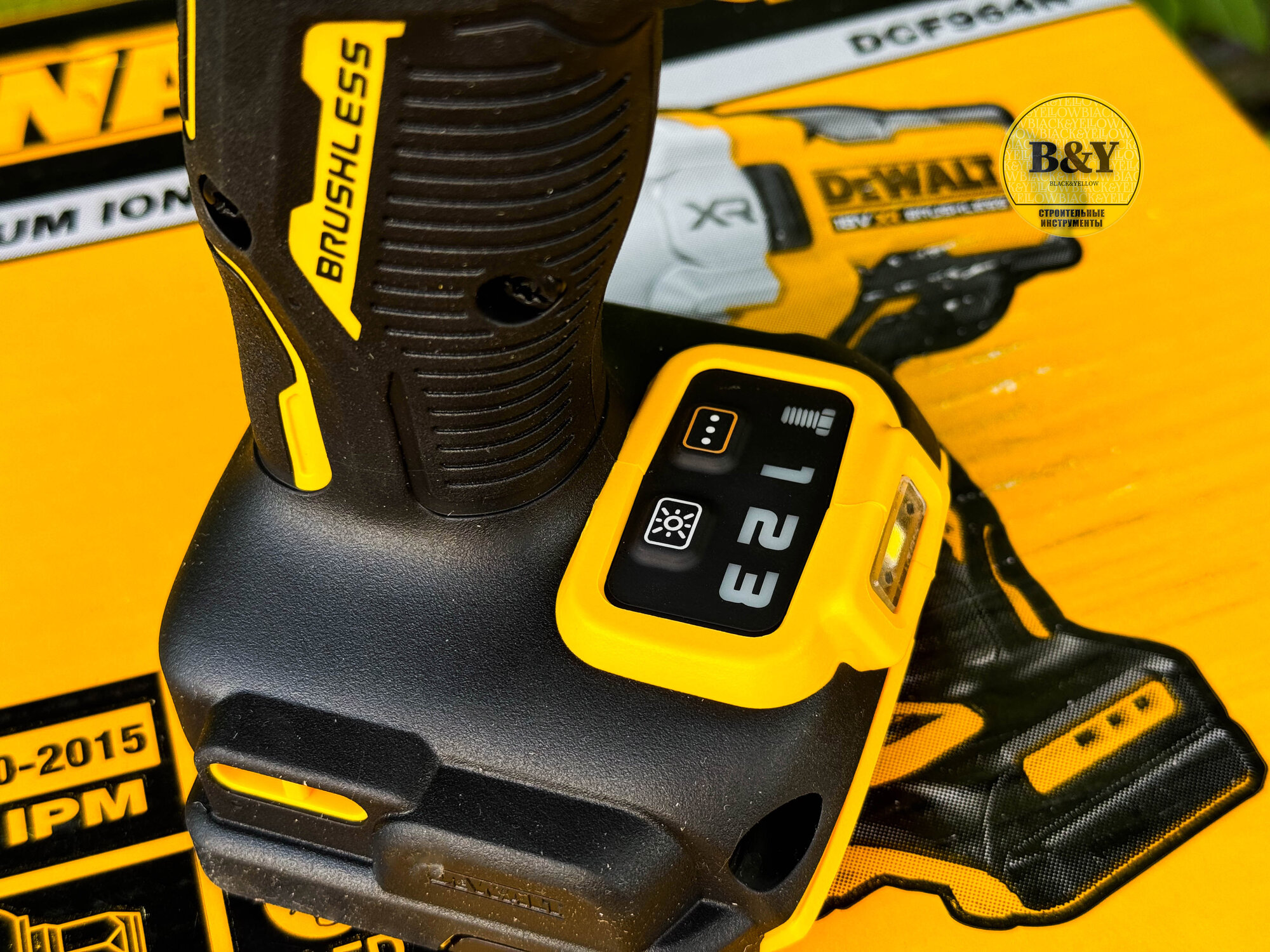 Аккумуляторный гайковерт DeWALT DCF964N 18В, бесщеточный двигатель — фото 1