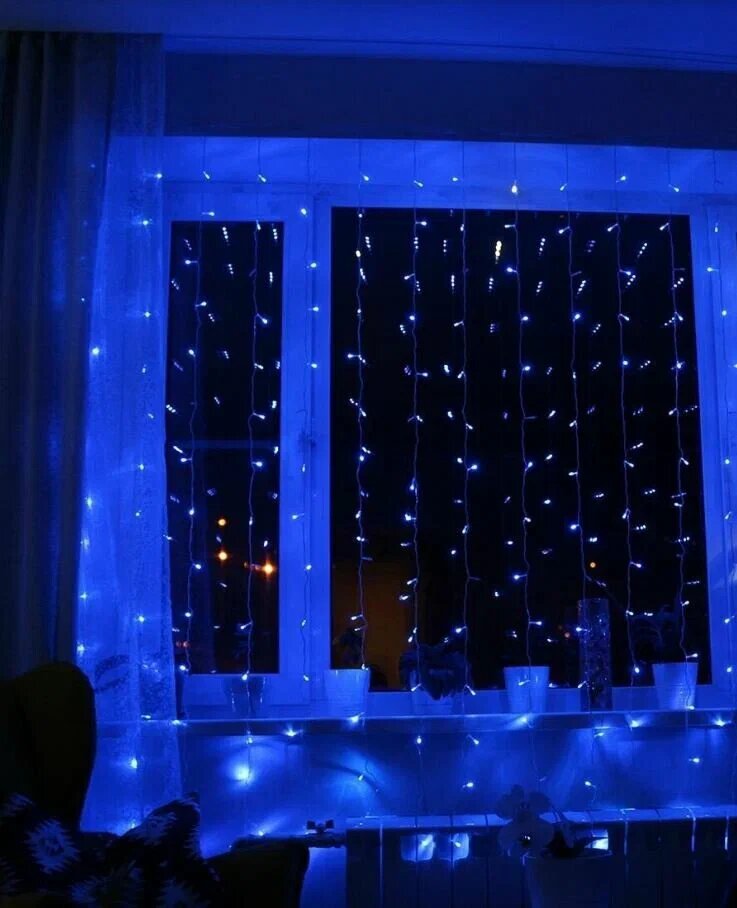 Светодиодная гирлянда-штора 1.8х1.8 / бахрома / дождик / занавес / новогоднее украшение 180х180 см синий